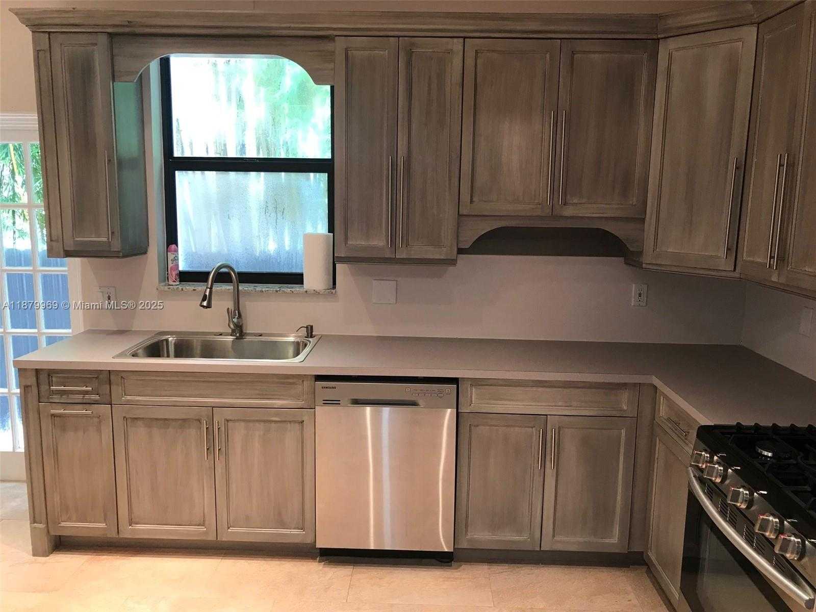 Small Image of 4575 POST AVE, Miami Beach Number 15