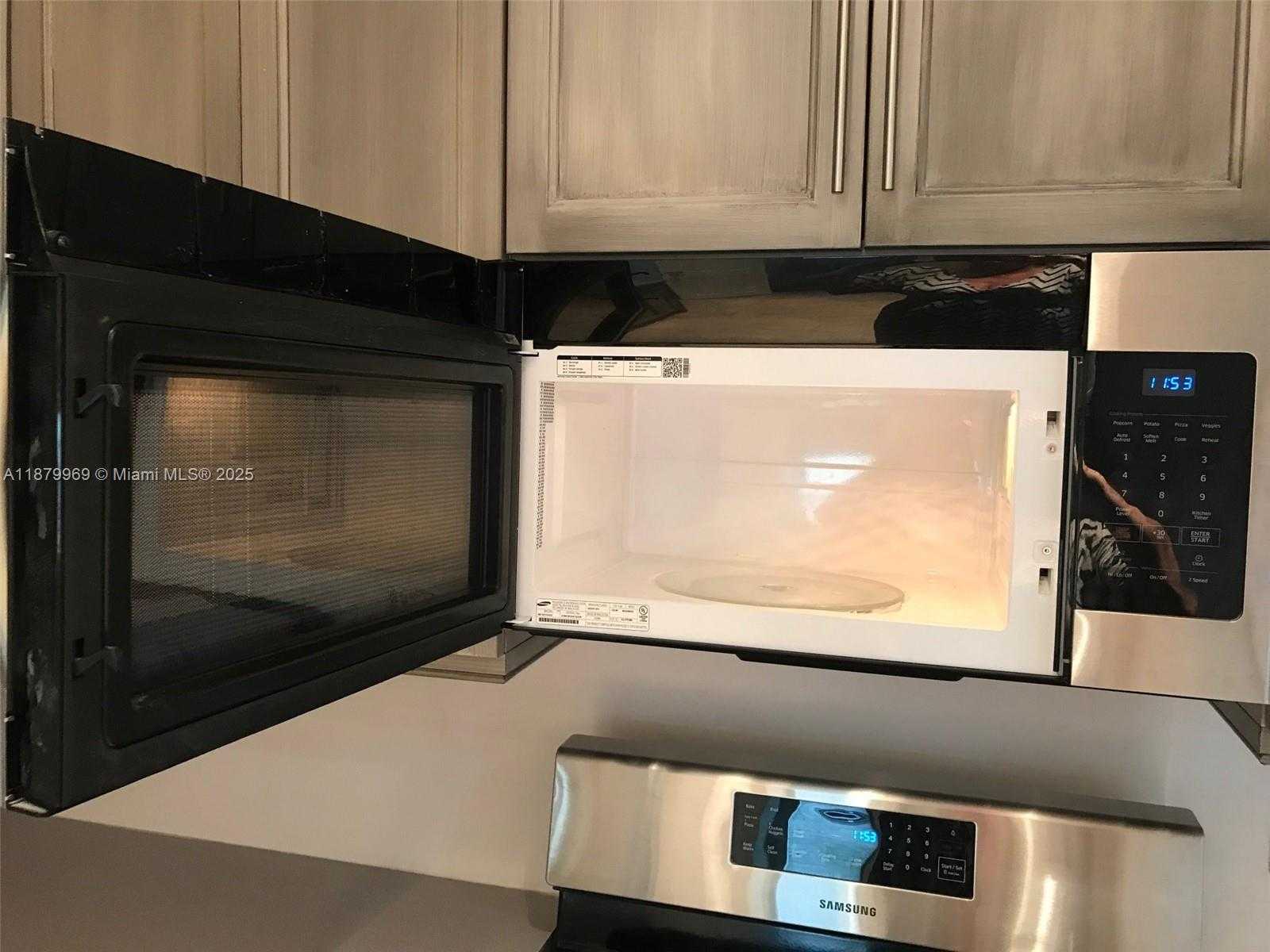 Small Image of 4575 POST AVE, Miami Beach Number 18