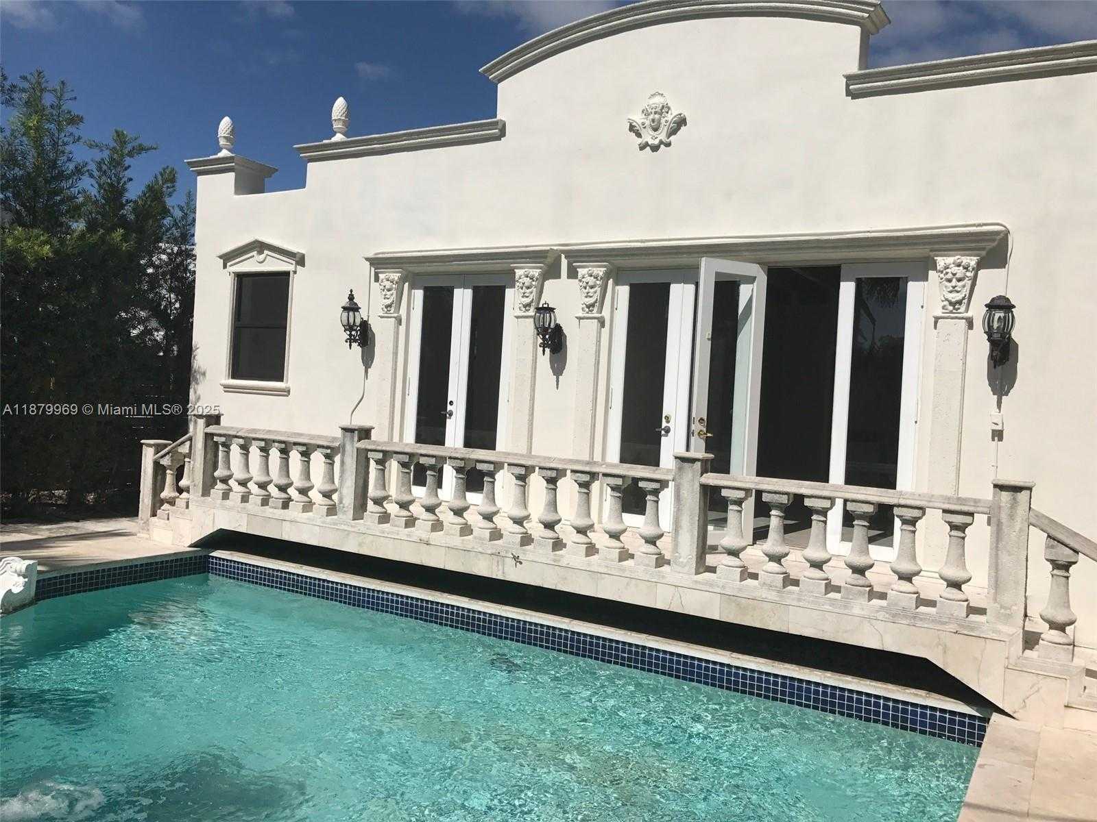 Small Image of 4575 POST AVE, Miami Beach Number 2
