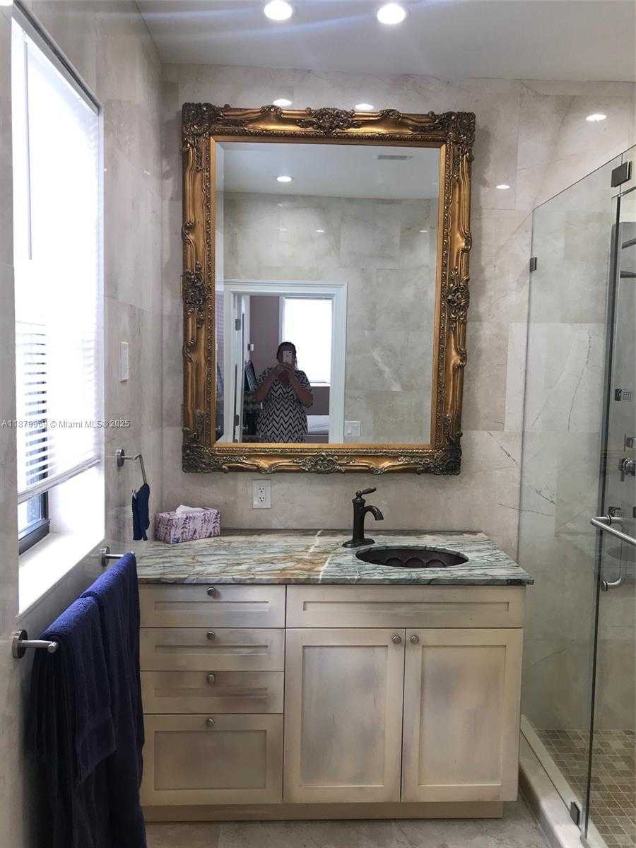 Small Image of 4575 POST AVE, Miami Beach Number 23