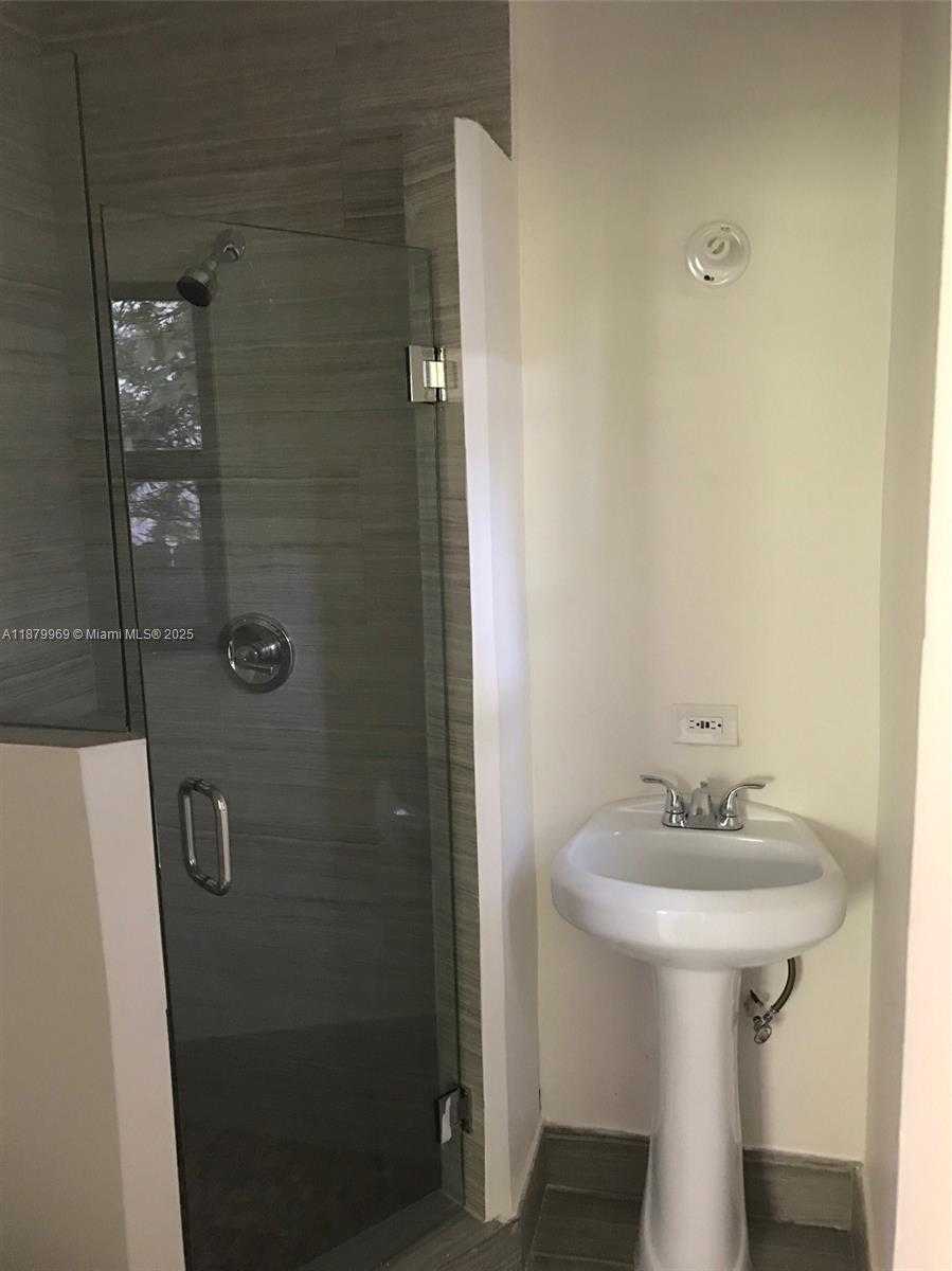 Small Image of 4575 POST AVE, Miami Beach Number 25