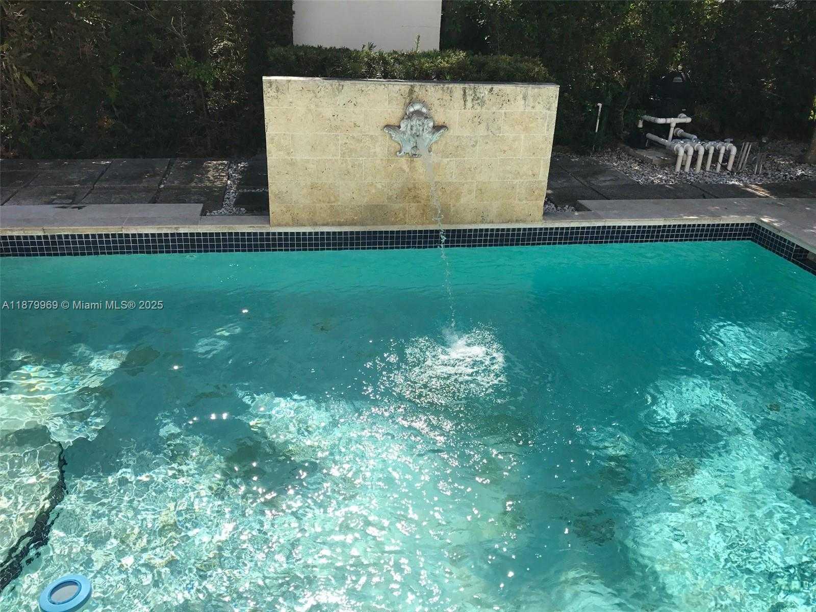 Small Image of 4575 POST AVE, Miami Beach Number 3