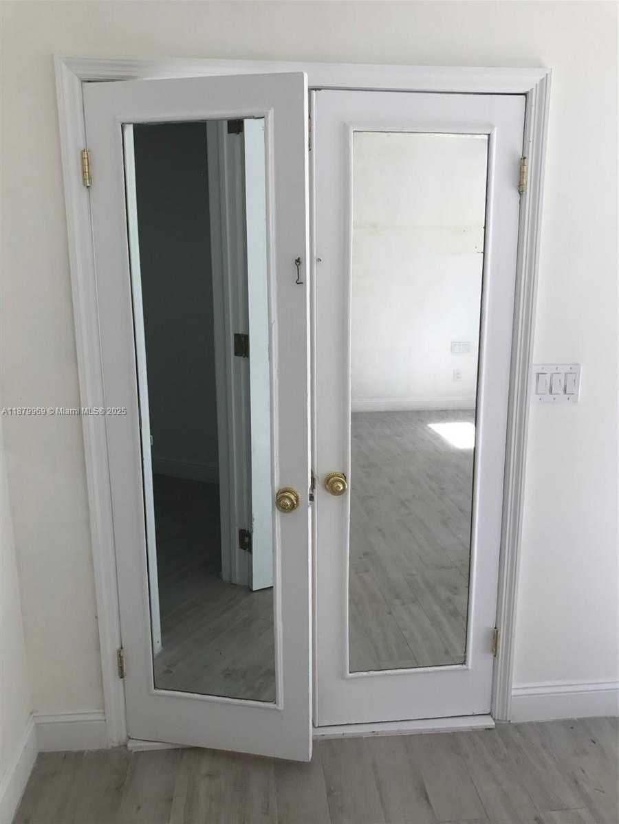 Small Image of 4575 POST AVE, Miami Beach Number 31