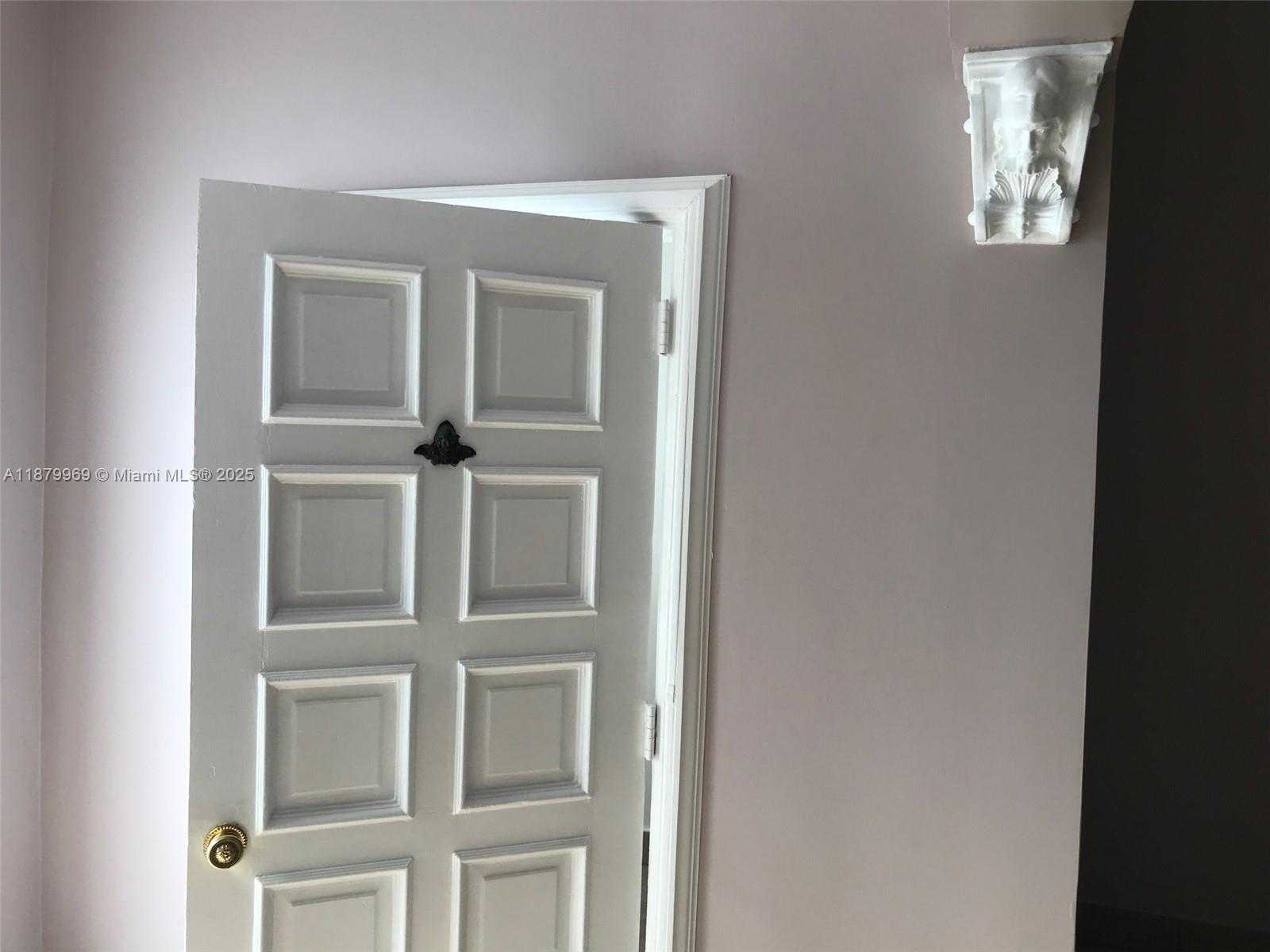 Small Image of 4575 POST AVE, Miami Beach Number 33