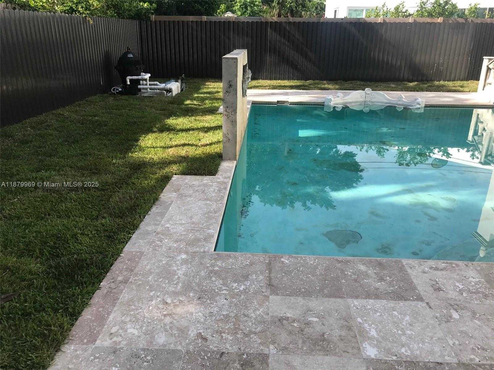 Small Image of 4575 POST AVE, Miami Beach Number 4