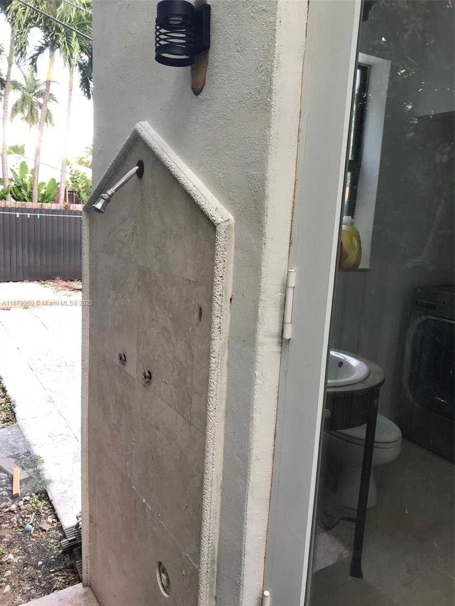 Small Image of 4575 POST AVE, Miami Beach Number 41