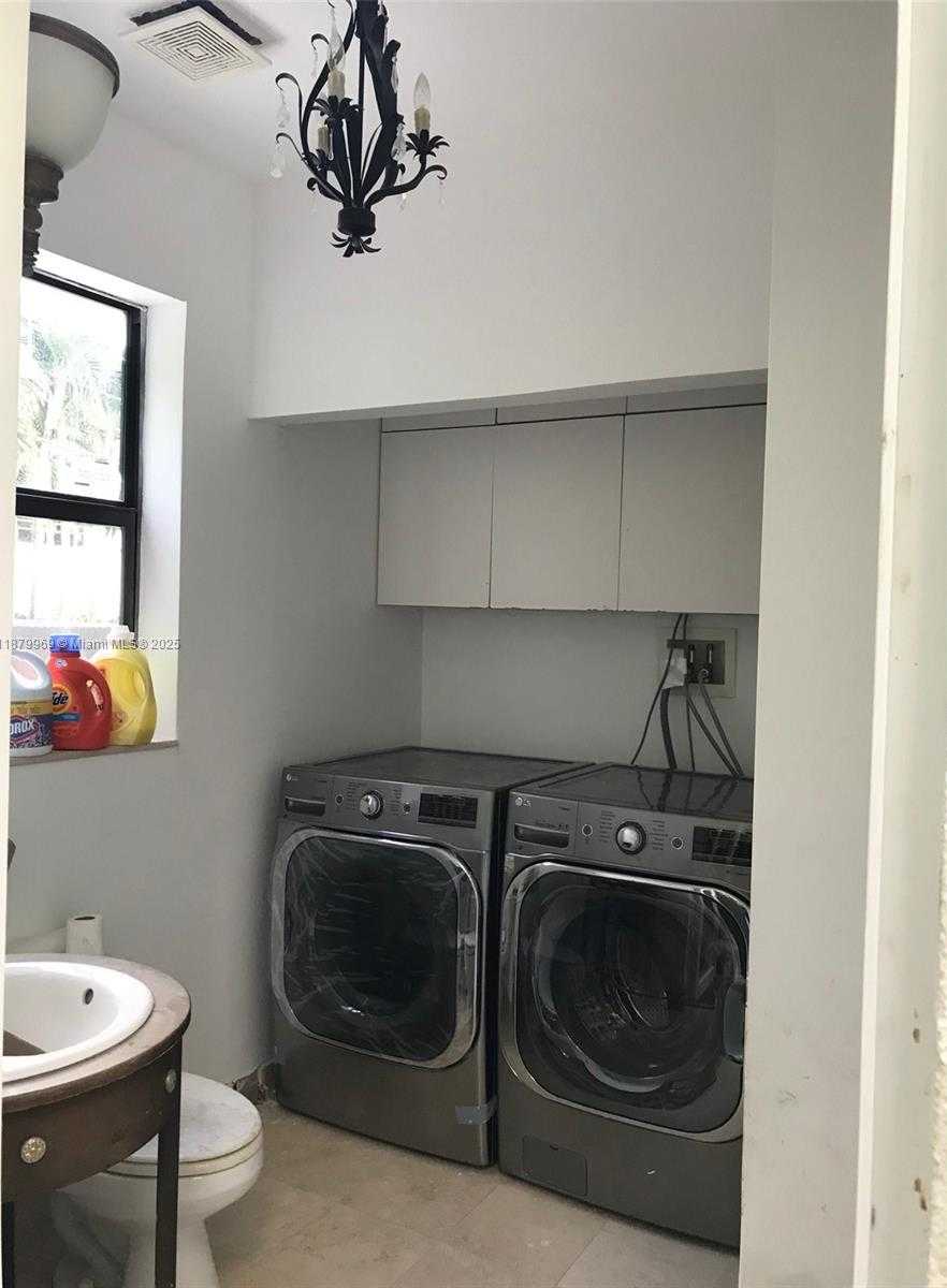 Small Image of 4575 POST AVE, Miami Beach Number 42