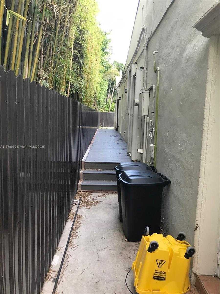 Small Image of 4575 POST AVE, Miami Beach Number 43