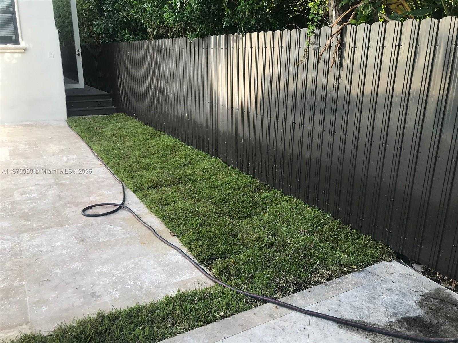 Small Image of 4575 POST AVE, Miami Beach Number 6