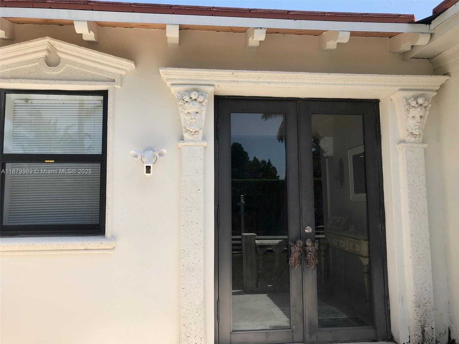 Small Image of 4575 POST AVE, Miami Beach Number 8
