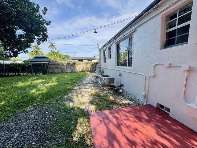 Small Image of 4471 SOUTH WEST 4TH ST, Miami Number 23