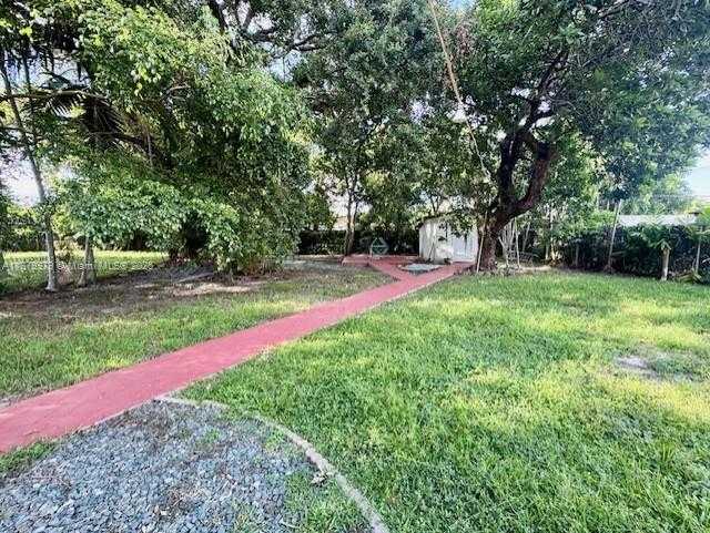 Small Image of 4471 SOUTH WEST 4TH ST, Miami Number 25