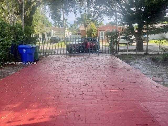 Small Image of 4471 SOUTH WEST 4TH ST, Miami Number 4