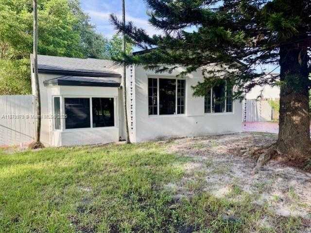 Small Image of 4471 SOUTH WEST 4TH ST, Miami Number 5