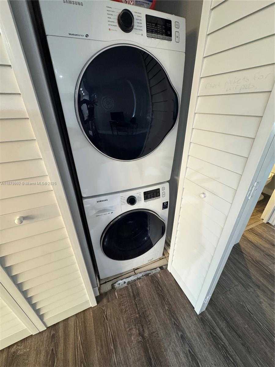 Small Image of 10048 SOUTH WEST 77TH CT, Miami Number 12