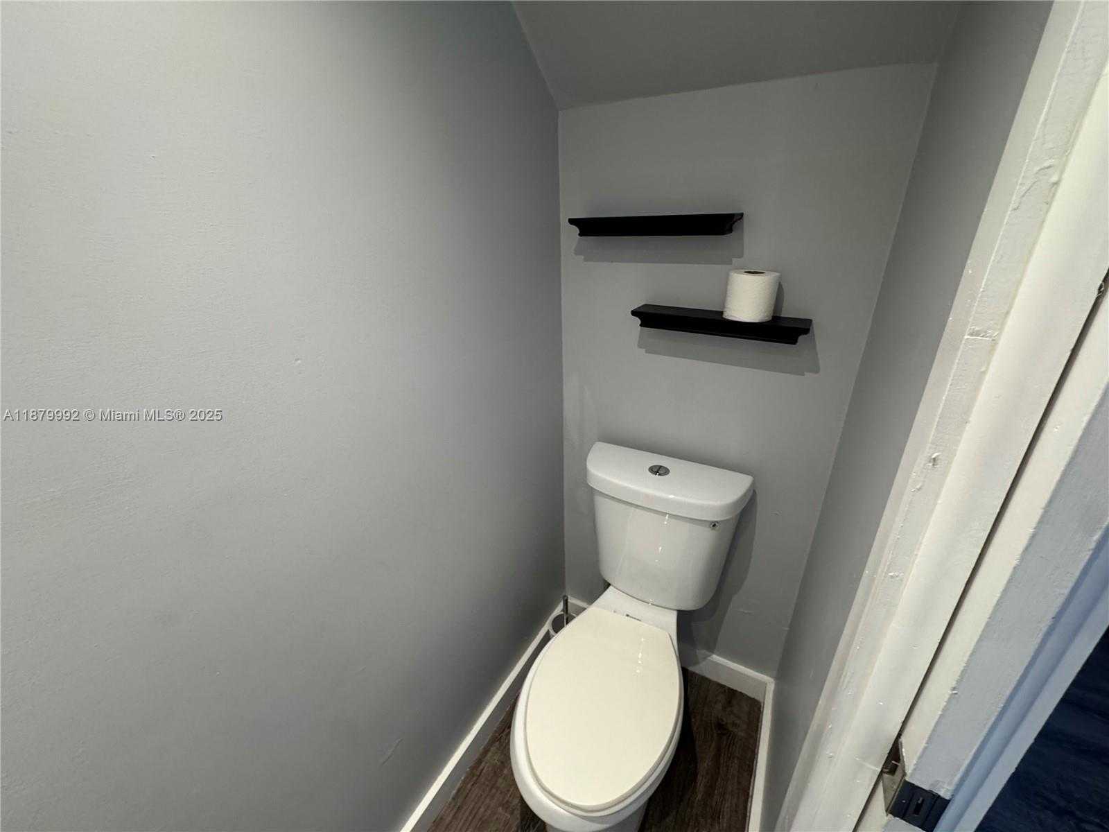 Small Image of 10048 SOUTH WEST 77TH CT, Miami Number 14