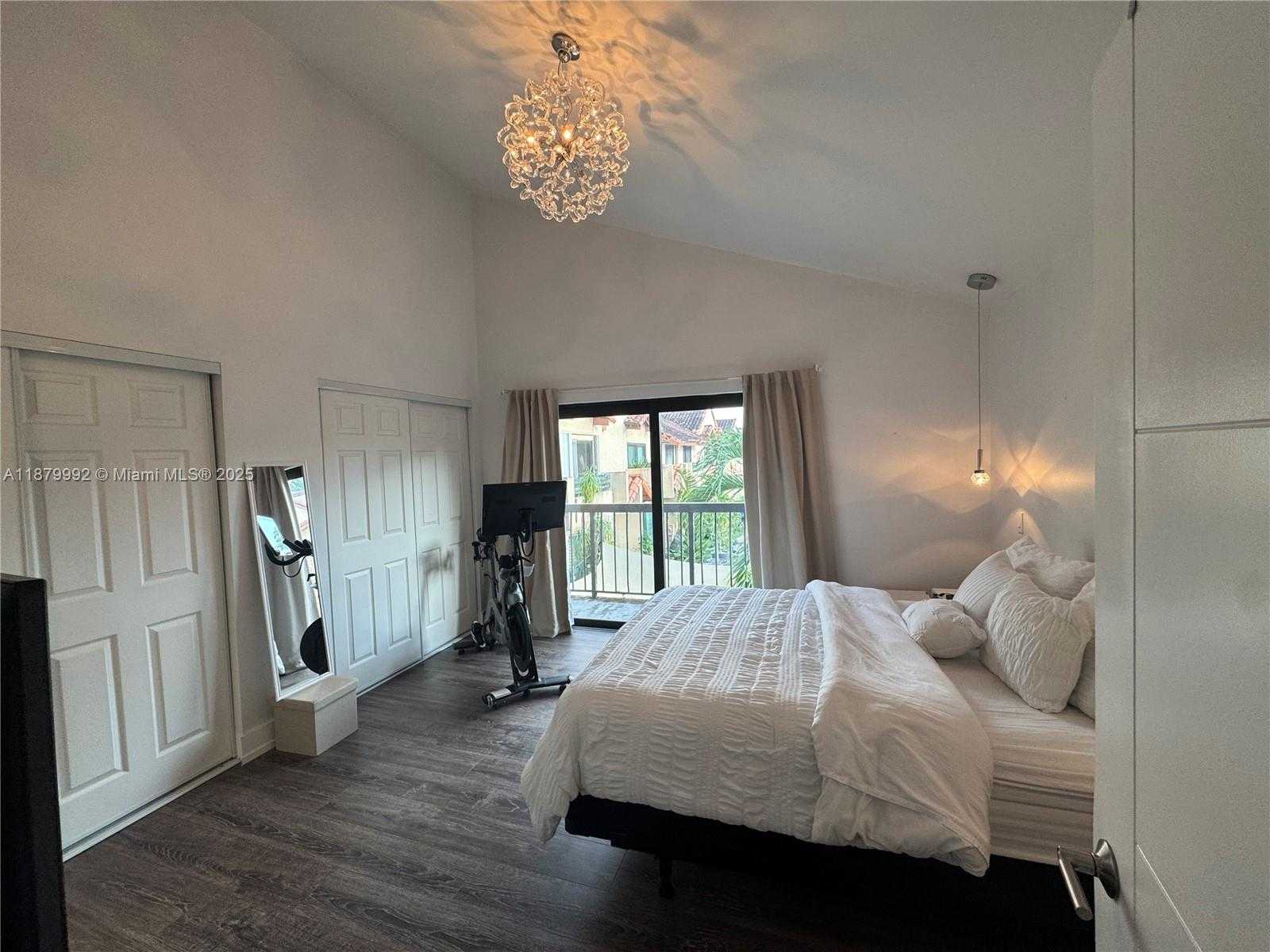 Small Image of 10048 SOUTH WEST 77TH CT, Miami Number 17