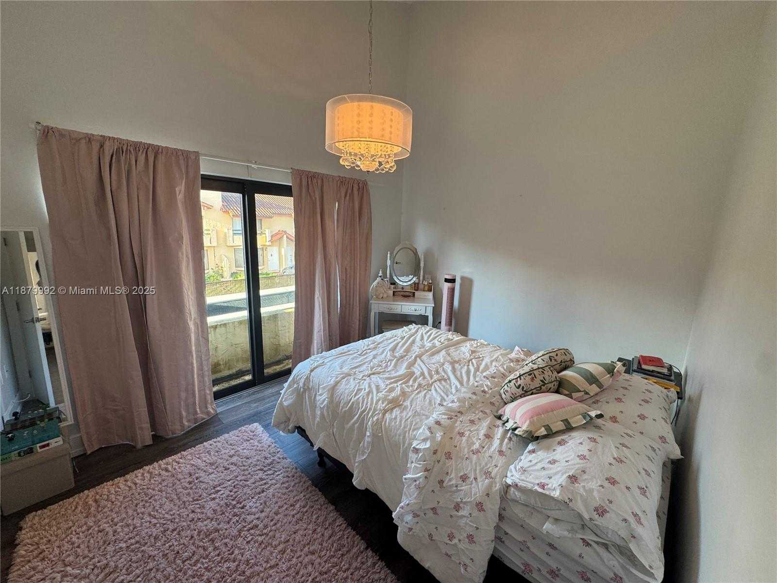 Small Image of 10048 SOUTH WEST 77TH CT, Miami Number 25