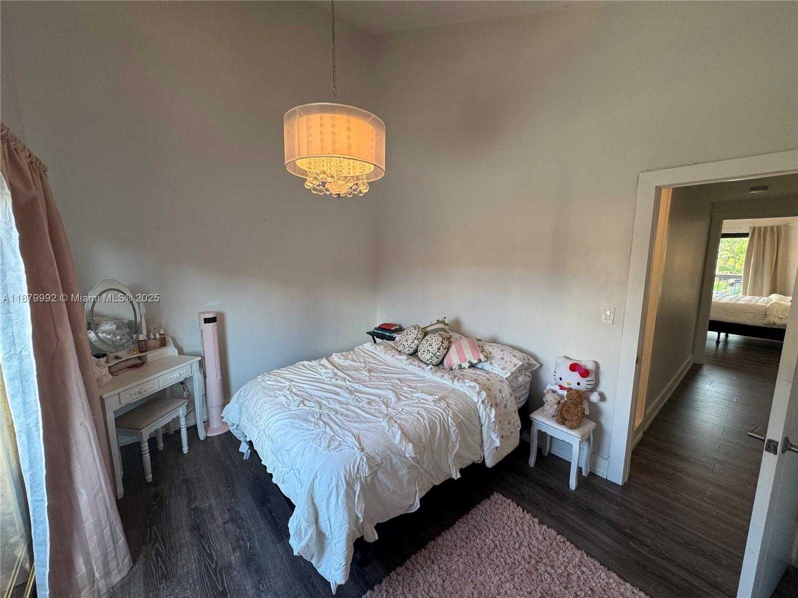 Small Image of 10048 SOUTH WEST 77TH CT, Miami Number 26