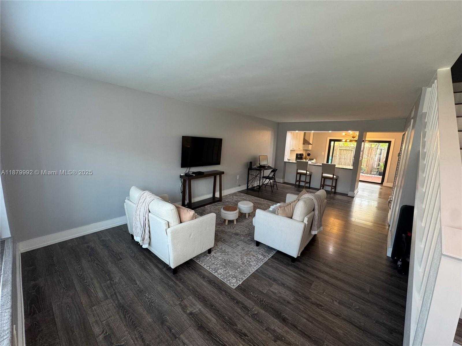 Small Image of 10048 SOUTH WEST 77TH CT, Miami Number 3