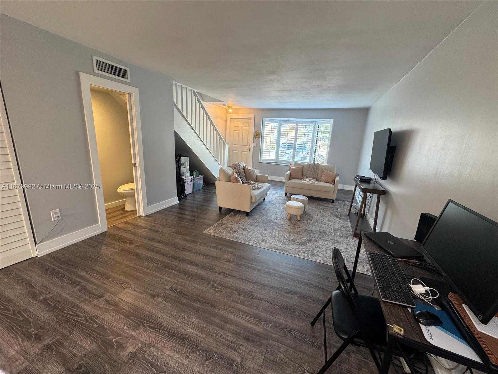 Small Image of 10048 SOUTH WEST 77TH CT, Miami Number 4