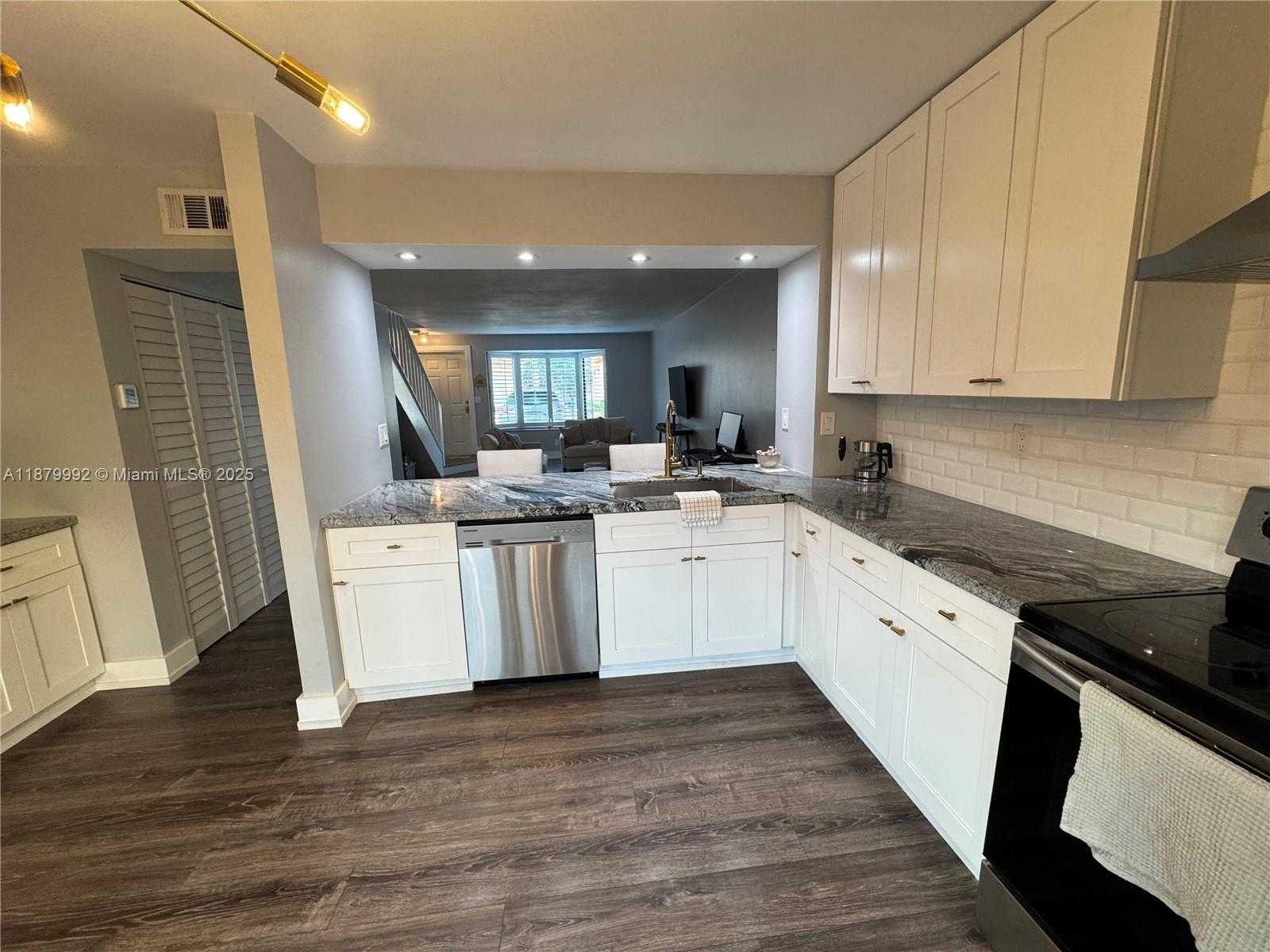 Small Image of 10048 SOUTH WEST 77TH CT, Miami Number 7