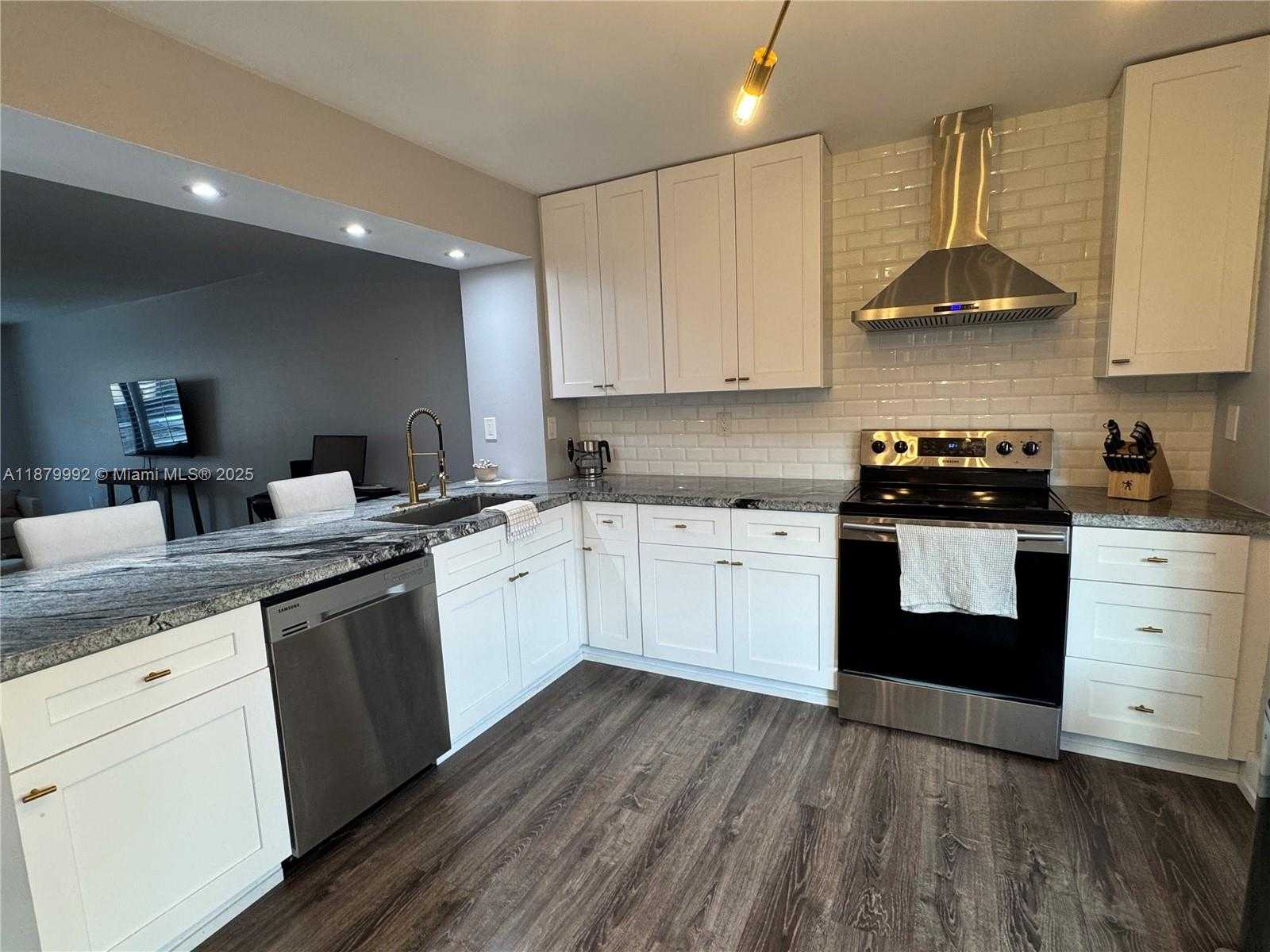 Small Image of 10048 SOUTH WEST 77TH CT, Miami Number 8