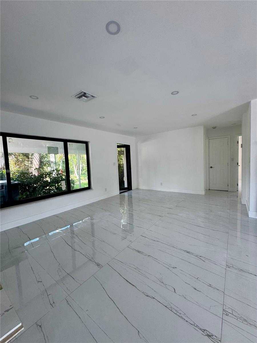 Small Image of 3030 ARTHUR ST, Hollywood Number 2