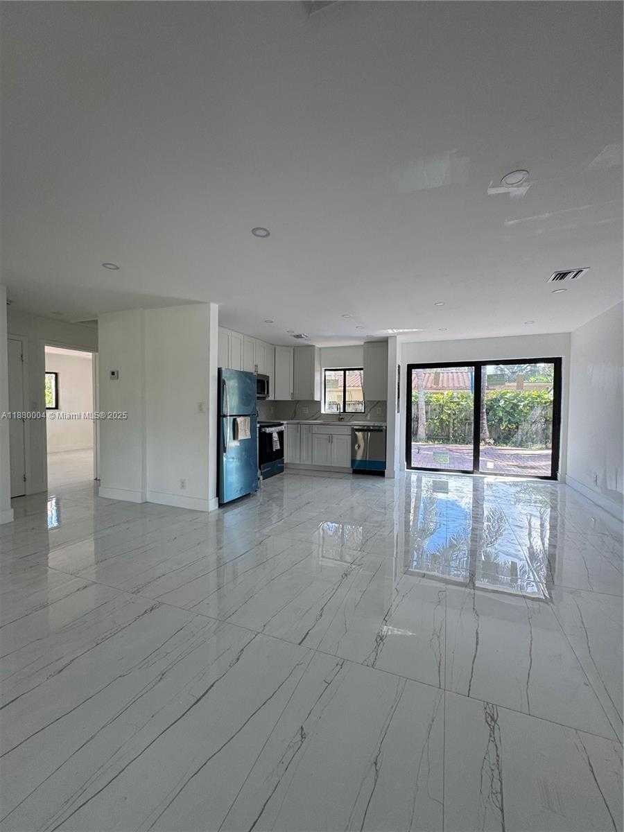 Small Image of 3030 ARTHUR ST, Hollywood Number 3