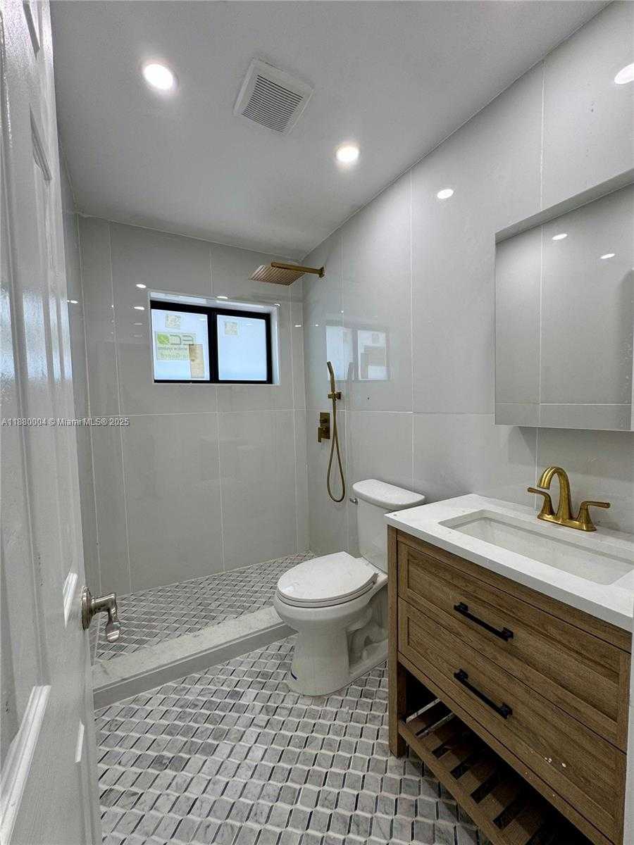 Small Image of 3030 ARTHUR ST, Hollywood Number 4