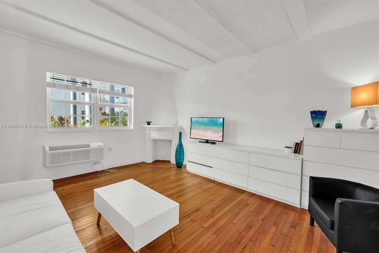 Small Image of 439 15TH ST #2, Miami Beach Number 3