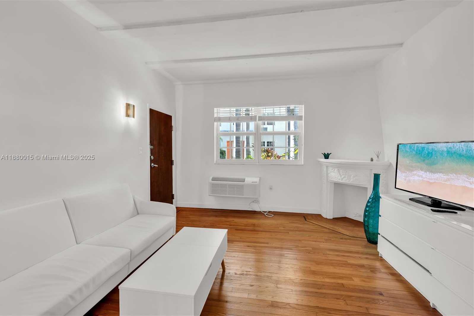 Small Image of 439 15TH ST #2, Miami Beach Number 4