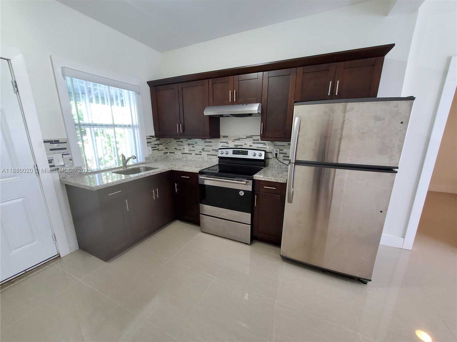 Small Image of Hollywood Number 1