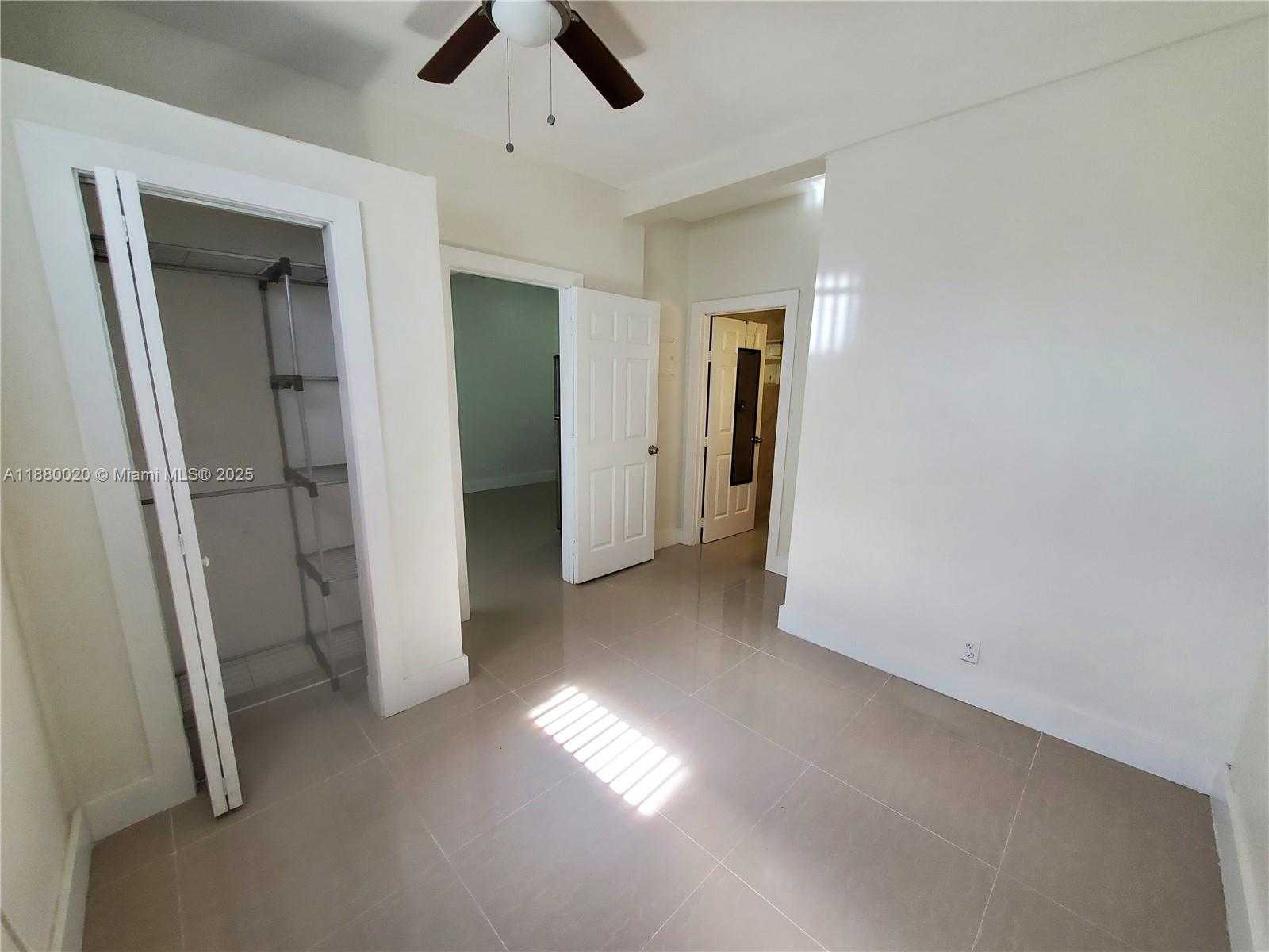 Small Image of Hollywood Number 4