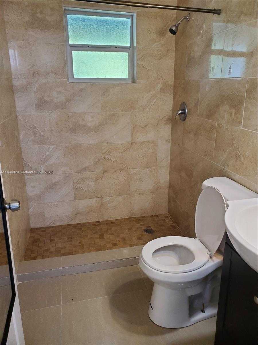 Small Image of Hollywood Number 5