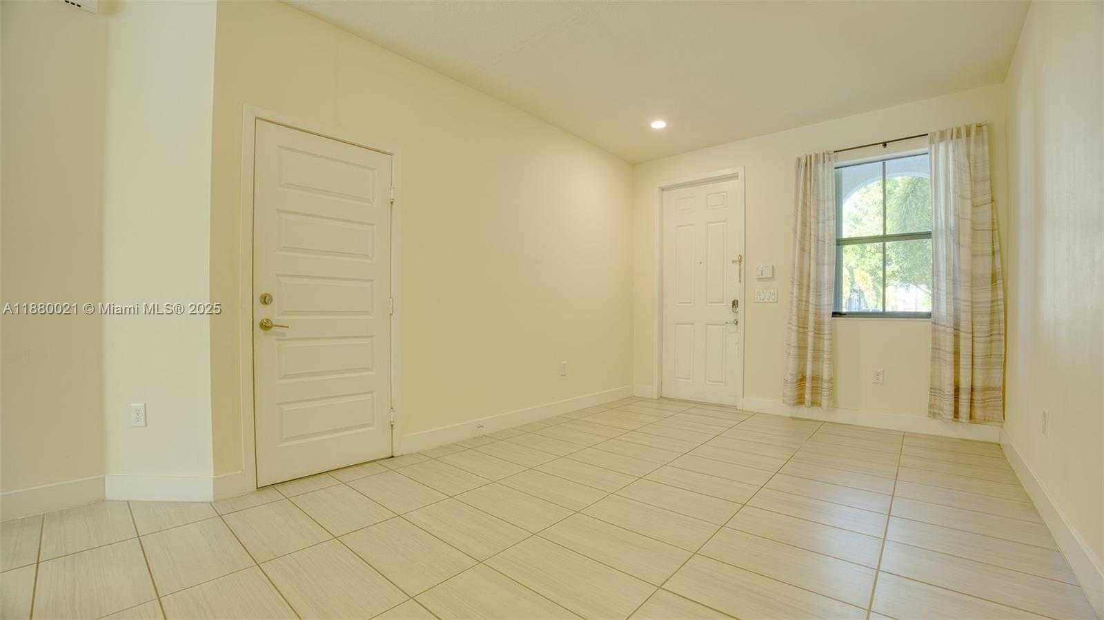 Small Image of 8821 NORTH WEST 103RD PL, Doral Number 4