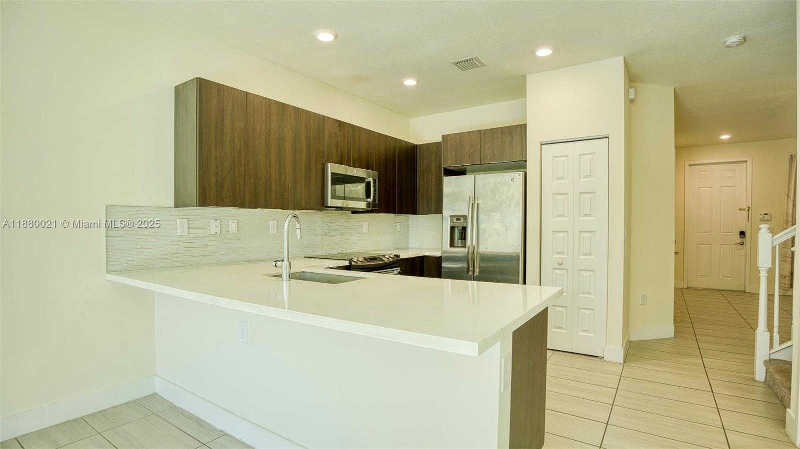 Small Image of 8821 NORTH WEST 103RD PL, Doral Number 5