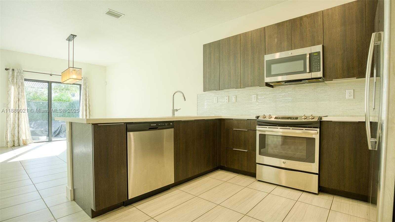 Small Image of 8821 NORTH WEST 103RD PL, Doral Number 6