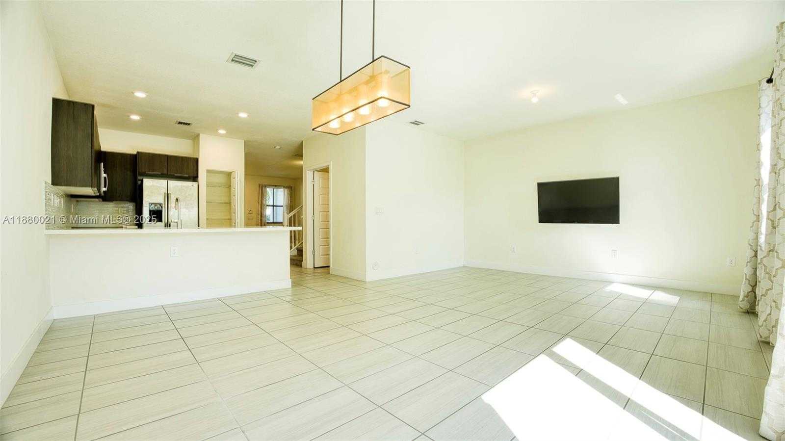 Small Image of 8821 NORTH WEST 103RD PL, Doral Number 7