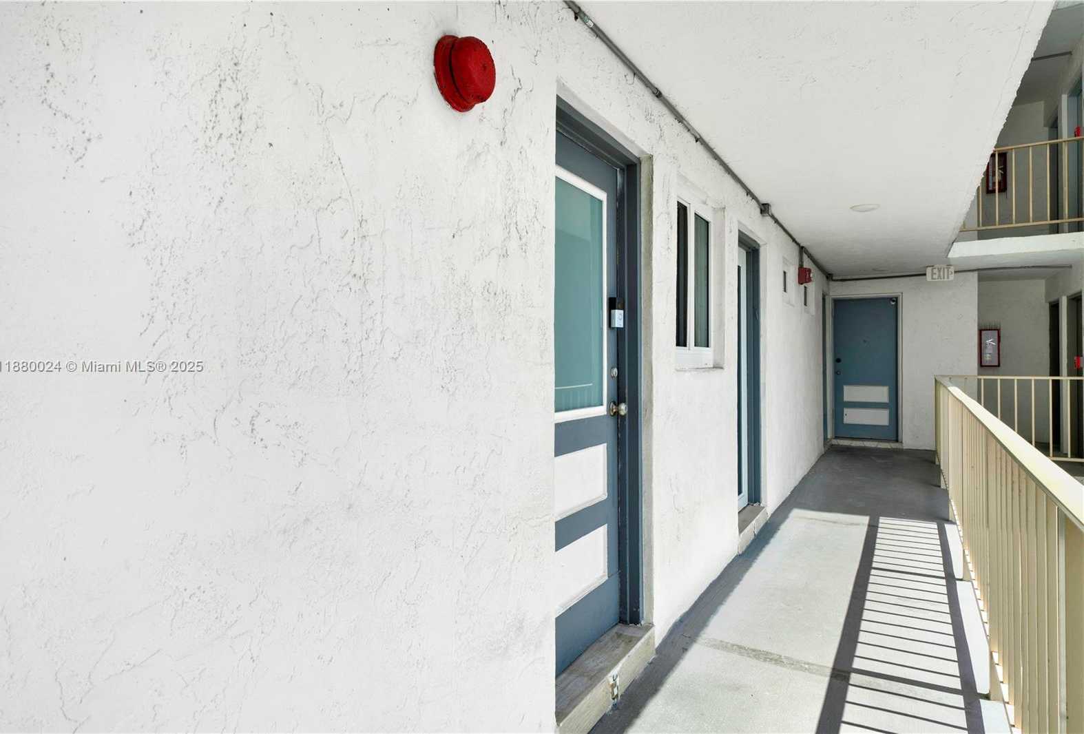 Small Image of 7850 BYRON AVE #702, Miami Beach Number 10