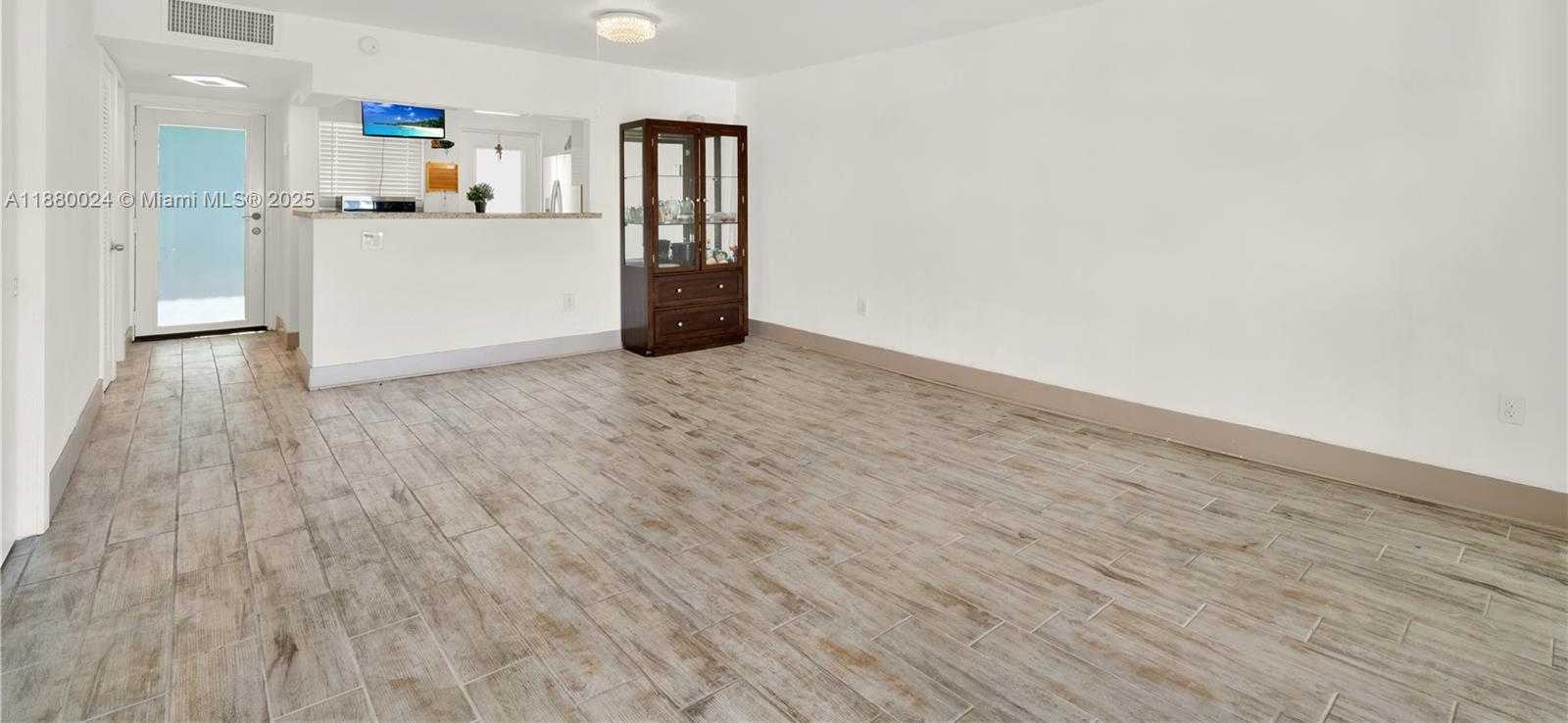 Small Image of 7850 BYRON AVE #702, Miami Beach Number 6