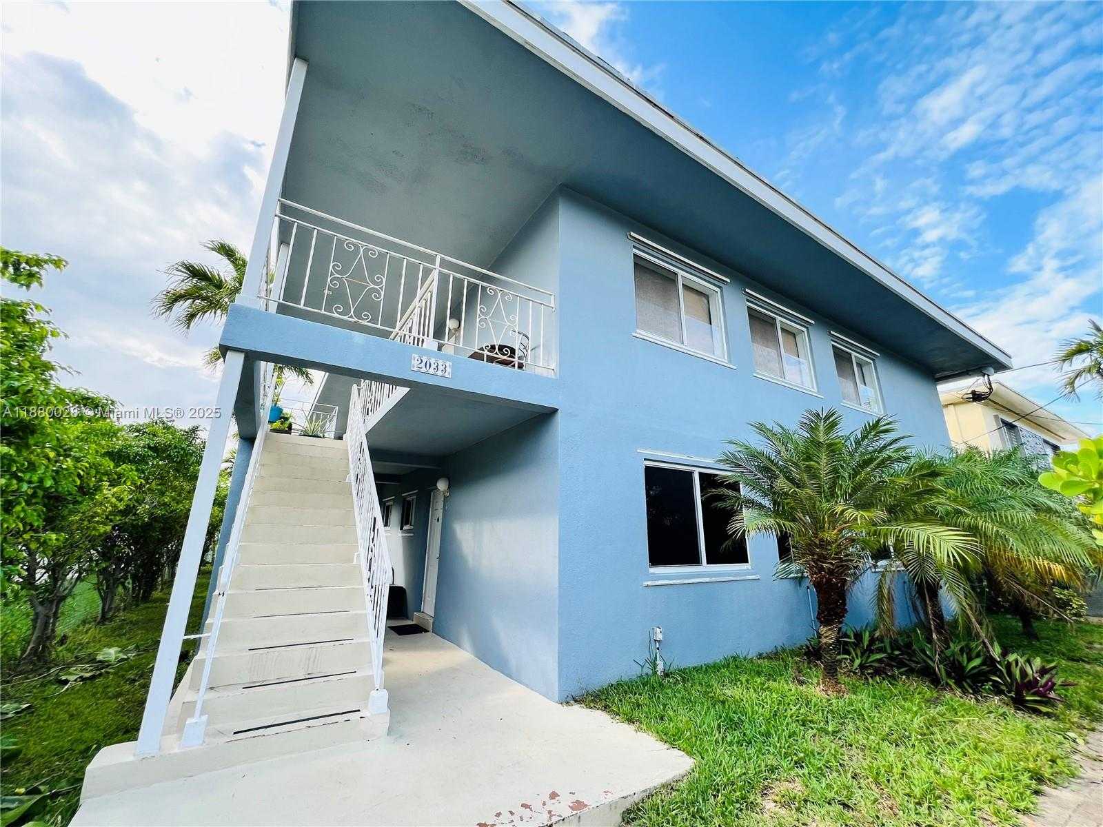 Small Image of 2033 CALAIS DR #8, Miami Beach Number 2
