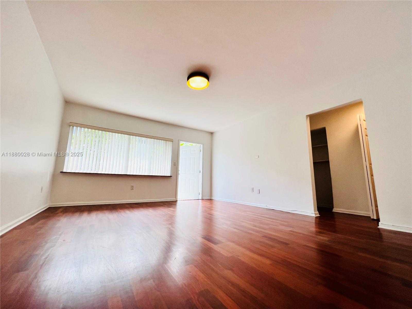 Small Image of 2033 CALAIS DR #8, Miami Beach Number 9