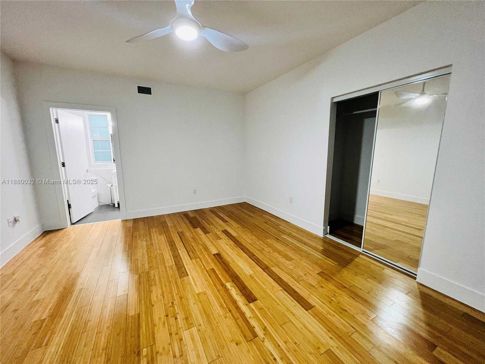 Small Image of 960 BAY DR #912, Miami Beach Number 10
