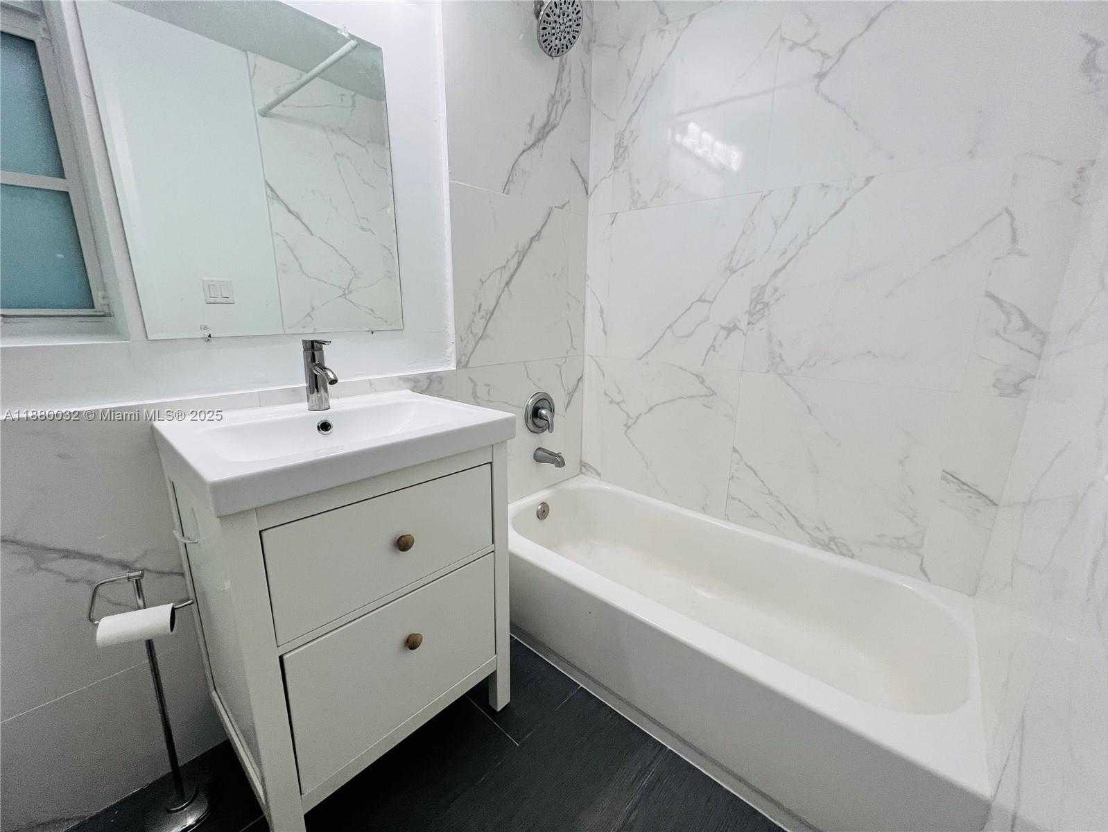 Small Image of 960 BAY DR #912, Miami Beach Number 13