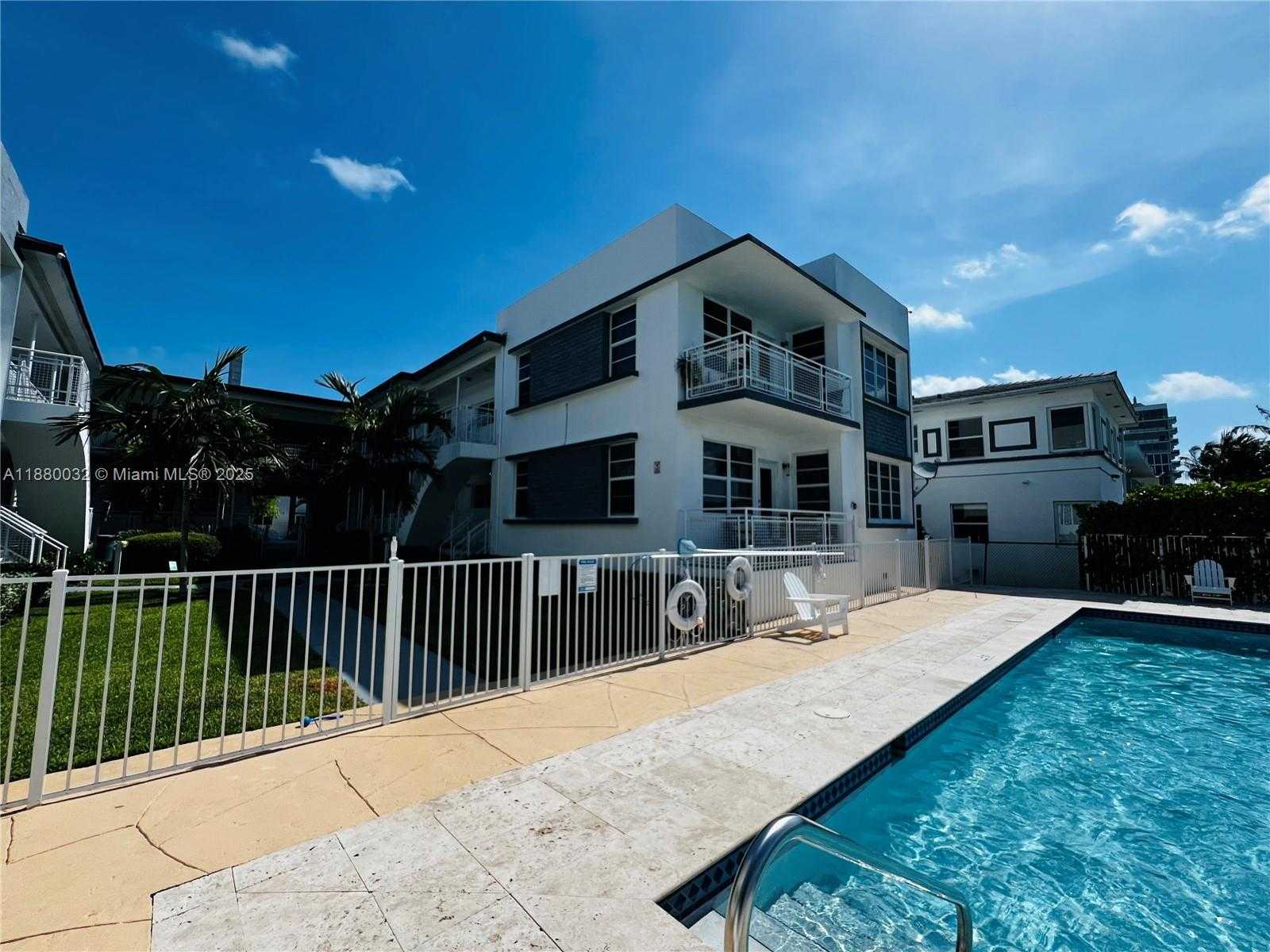 Small Image of 960 BAY DR #912, Miami Beach Number 15