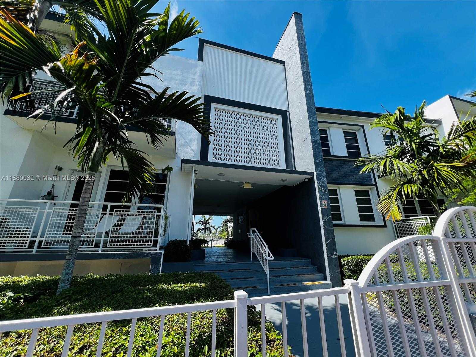 Small Image of 960 BAY DR #912, Miami Beach Number 16