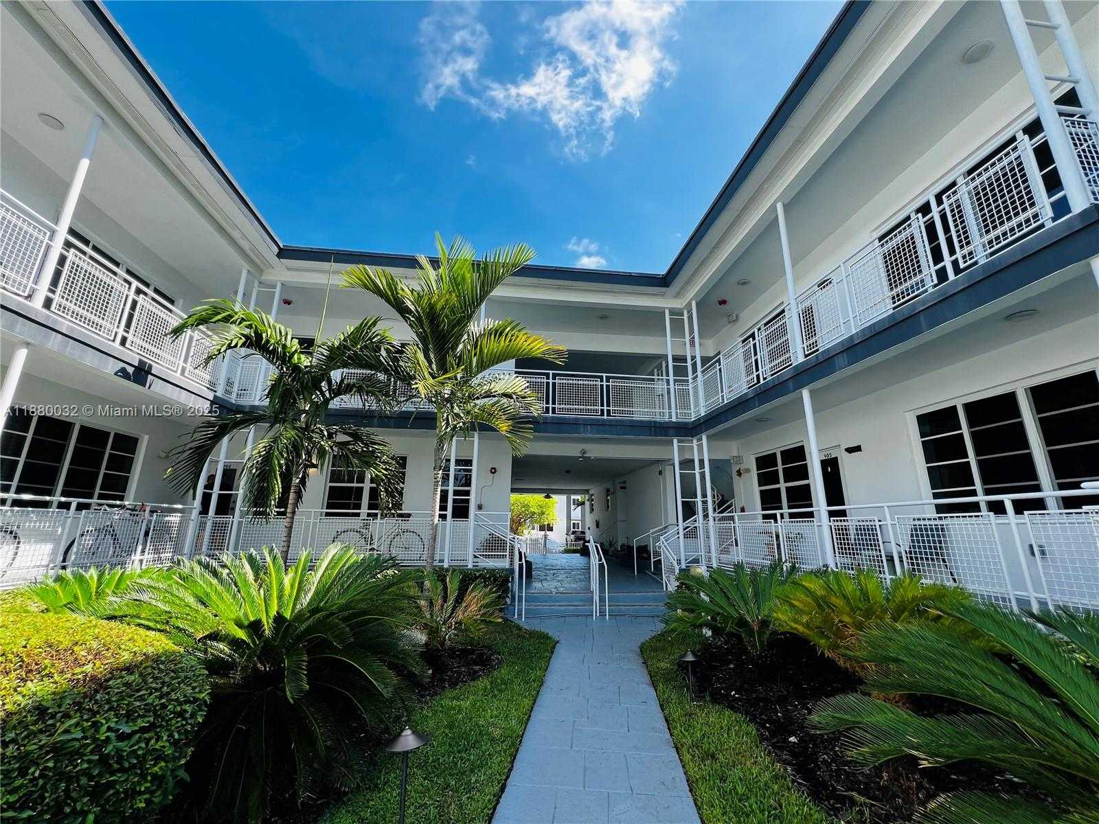 Small Image of 960 BAY DR #912, Miami Beach Number 19