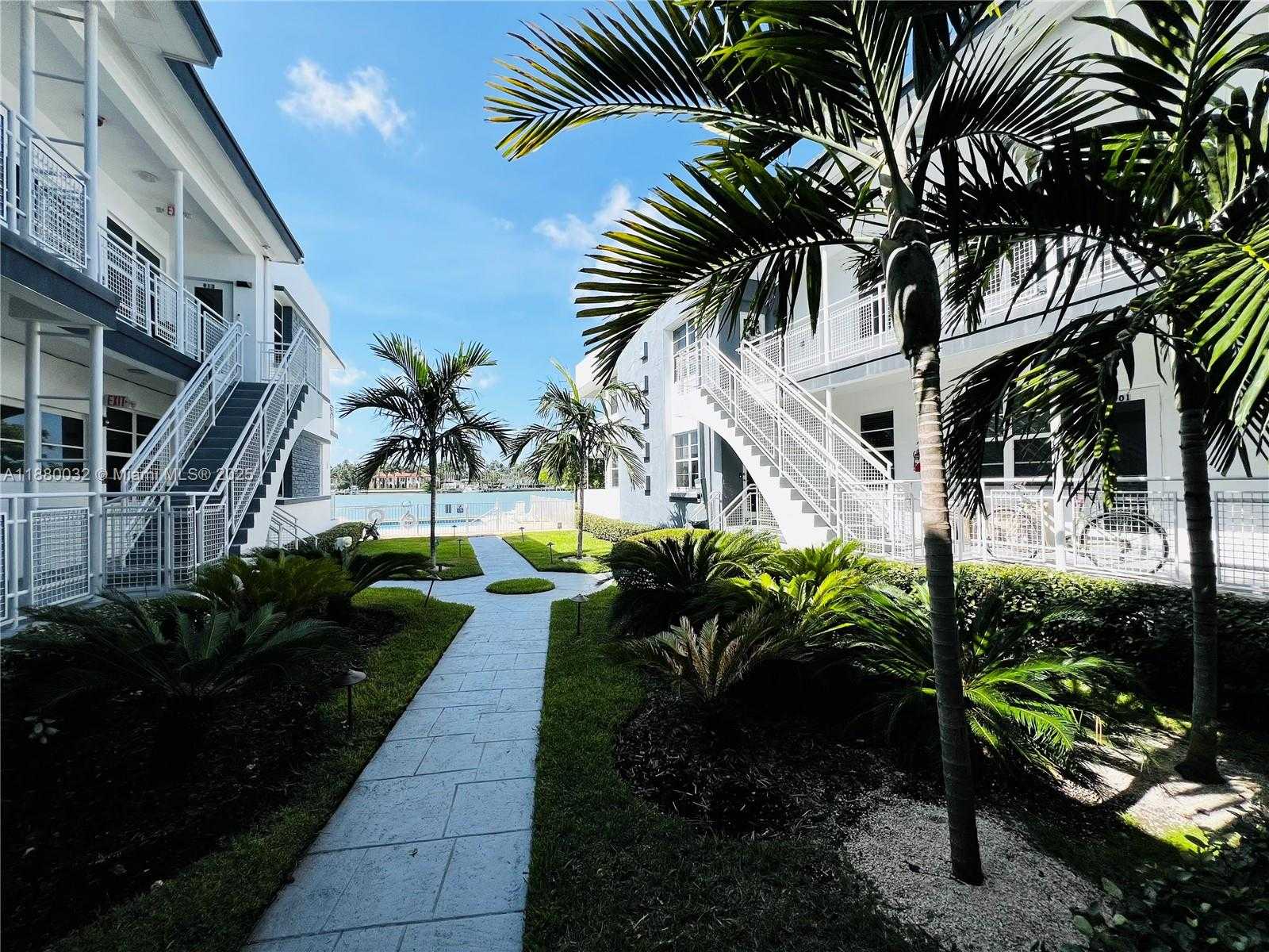 Small Image of 960 BAY DR #912, Miami Beach Number 2