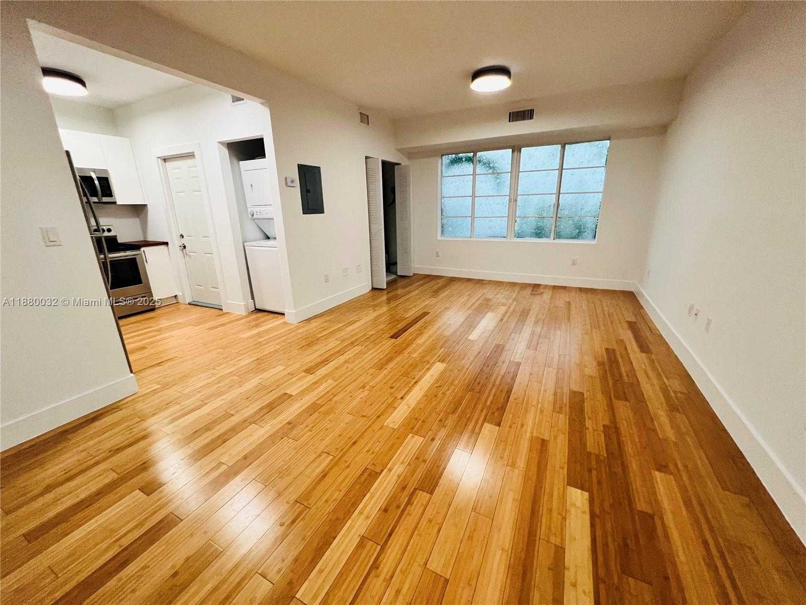 Small Image of 960 BAY DR #912, Miami Beach Number 3
